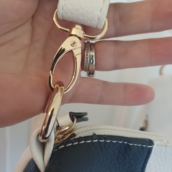 Black and White Color Block Shoulder Bag - Picture 9 of 11